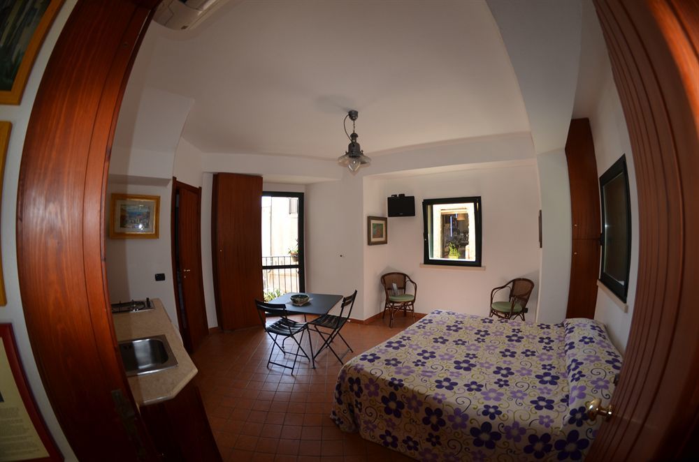 Le Piccole Grotte Scilla