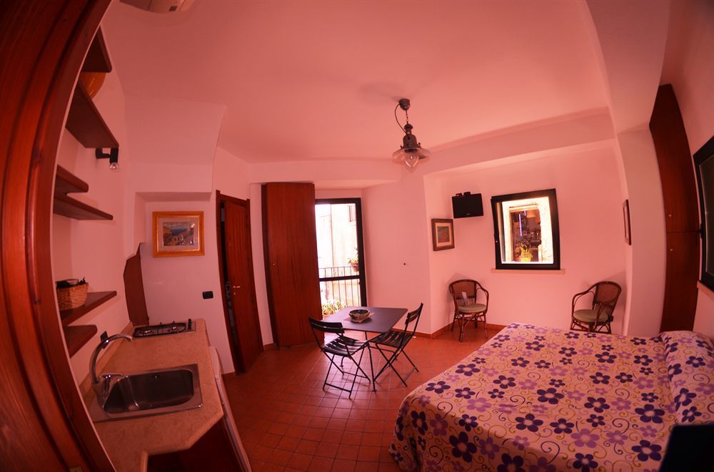 Le Piccole Grotte Couette-café 2*