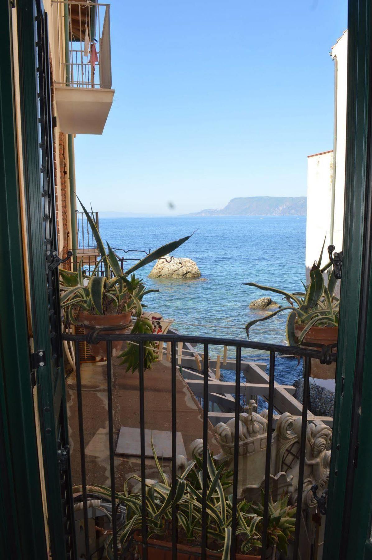 Le Piccole Grotte 2* Scilla