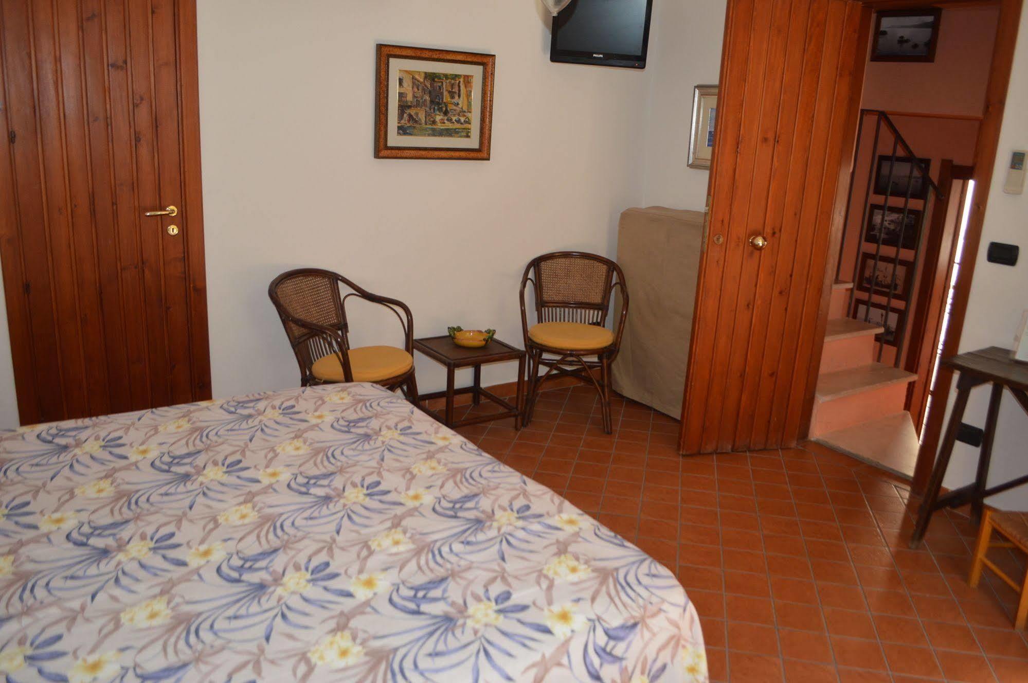 Le Piccole Grotte 2* Scilla